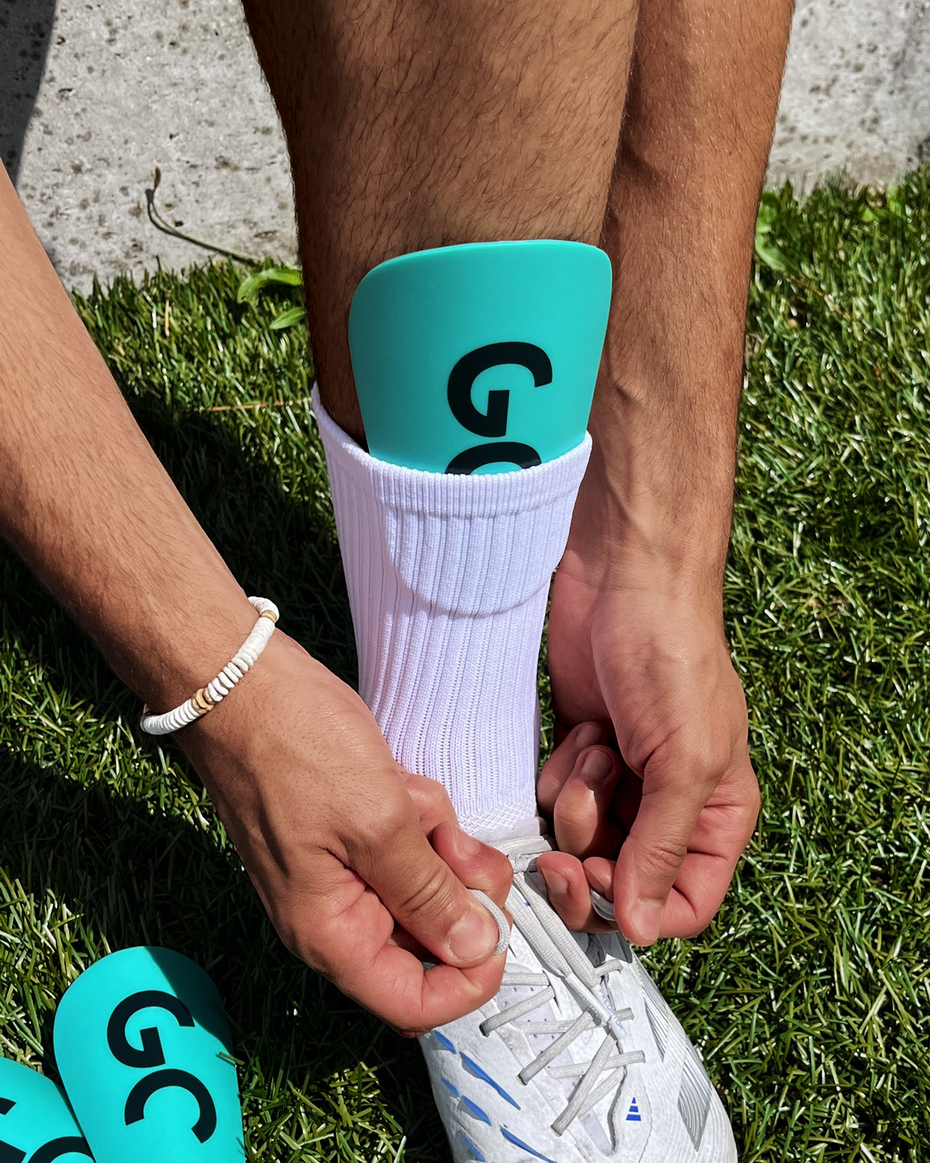 Mini protège-tibias discrets pour footballeurs confort et compacts portées| Game Changer